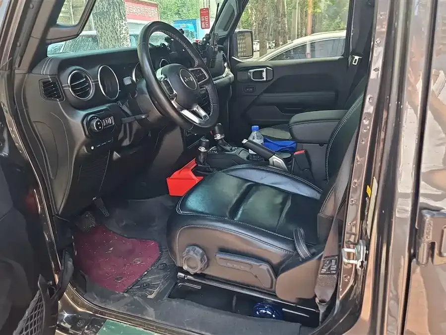 Jeep Wrangler New Energy Wrangler New Energy 2021 Four-Door 2.0T 4xe Sahara First Edition 2022 — миниатюра 3