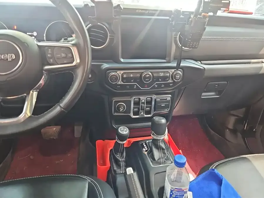 Jeep Wrangler New Energy Wrangler New Energy 2021 Four-Door 2.0T 4xe Sahara First Edition 2022 — миниатюра 4