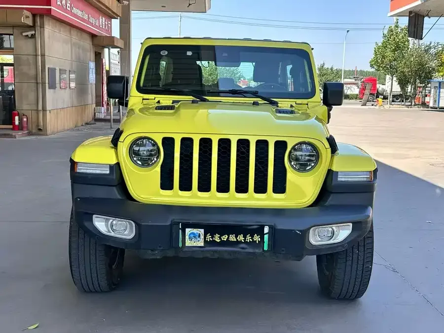 Jeep Wrangler New Energy Wrangler New Energy 2022 Four-Door 2.0T 4xe Sahara Fluorescent Yellow Limited Edition 2024 — миниатюра 5
