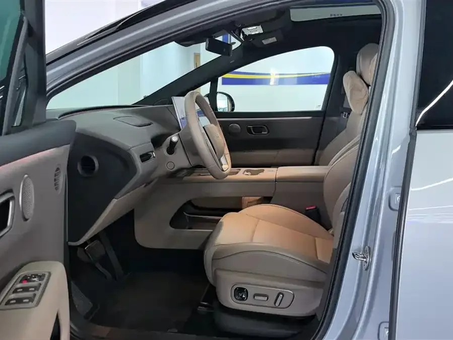 Li Auto i6 Ideal i6 2025 two-wheel drive standard version 2025 — миниатюра 3