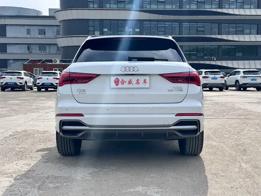Audi Q3 2023 35 TFSI Fashion Dynamic Edition (1.4T) 2023 — миниатюра 2