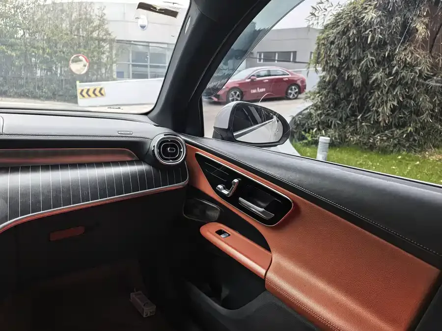 Mercedes-Benz GLC-Class Mercedes-Benz GLC 2023 GLC 300 L 4MATIC luxury 7-seater 2023 — миниатюра 4