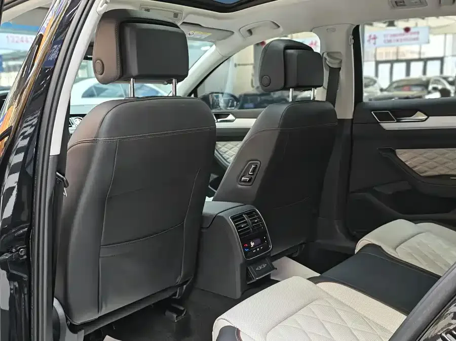 Volkswagen Magotan Magotan 2023 2 million commemorative edition 330TSI DSG luxury model 2023 — миниатюра 5