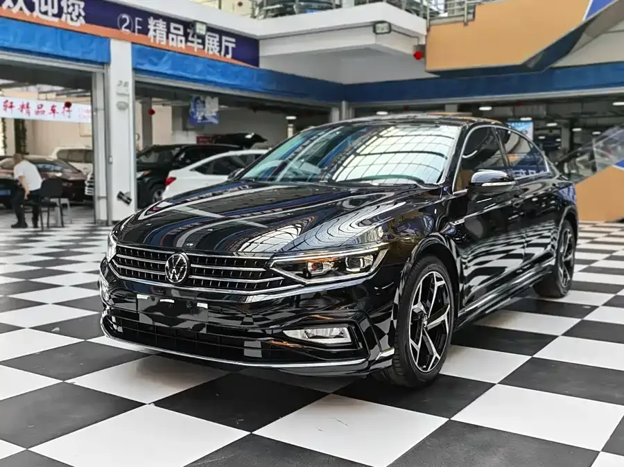Volkswagen Magotan Magotan 2023 2 million commemorative edition 330TSI DSG luxury model 2023 — фото 1, купить с доставкой в Москву