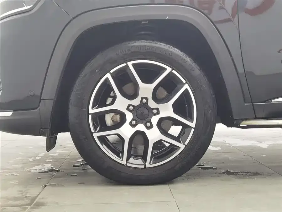 Jeep Commander Commander 2022 2.0T two-wheel drive luxury version 2022 — миниатюра 5