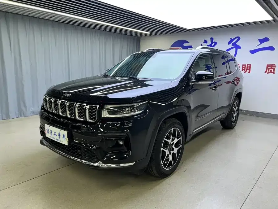 Jeep Commander Commander 2022 2.0T two-wheel drive luxury version 2022 — фото 1, купить с доставкой в Москву