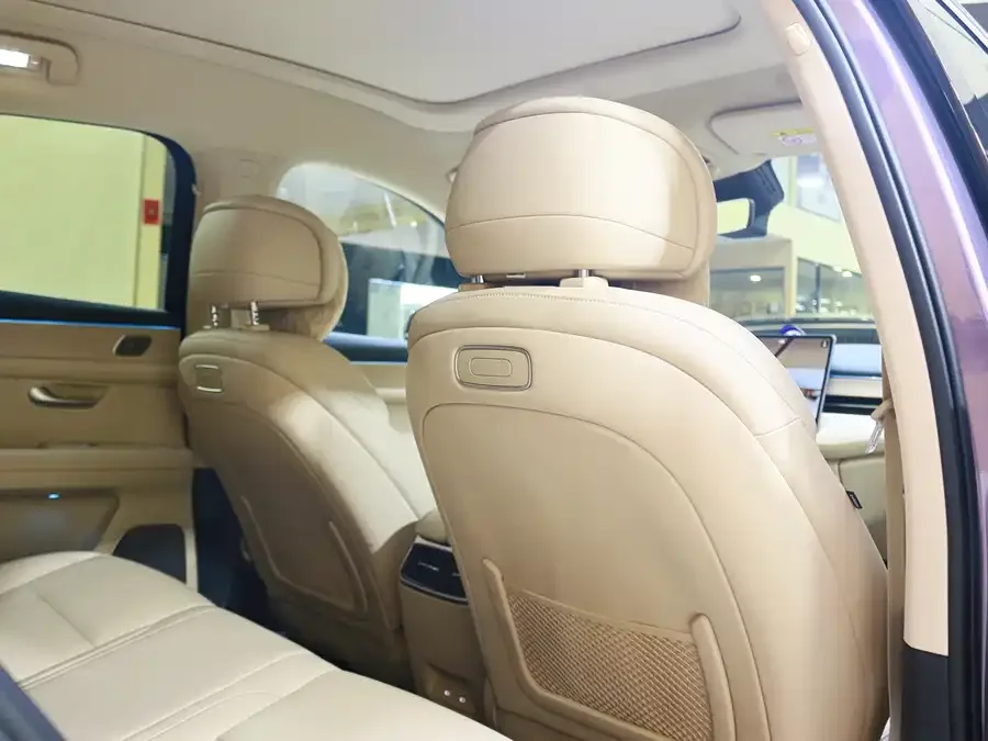 AITO M5 M5 2025 Extended Range Ultra 4WD Edition 2025 — миниатюра 4