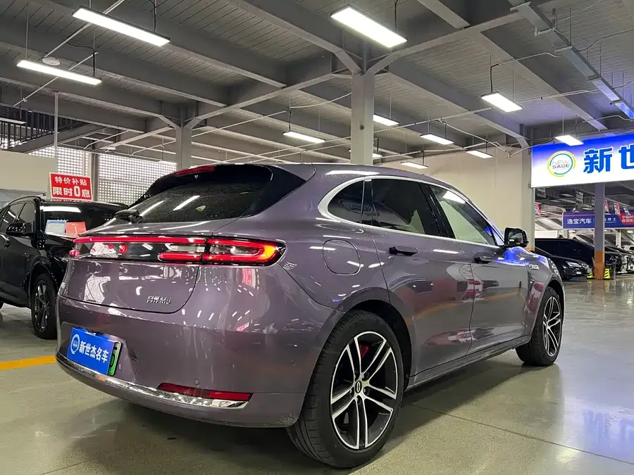AITO M5 M5 2025 Extended Range Ultra 4WD Edition 2025 — миниатюра 4