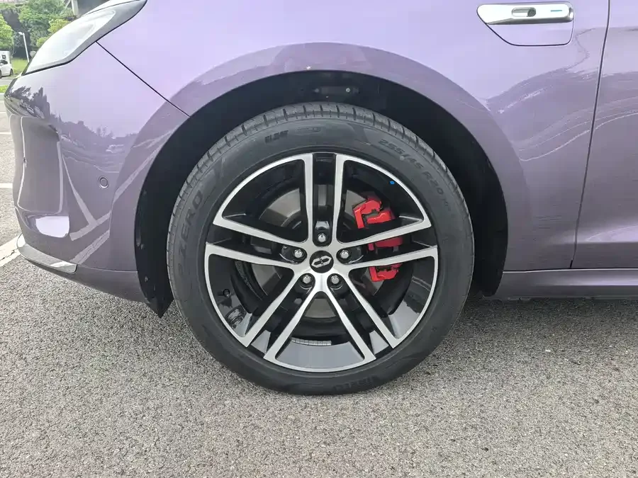 AITO M5 M5 2025 Extended Range Ultra 4WD Edition 2025 — миниатюра 3
