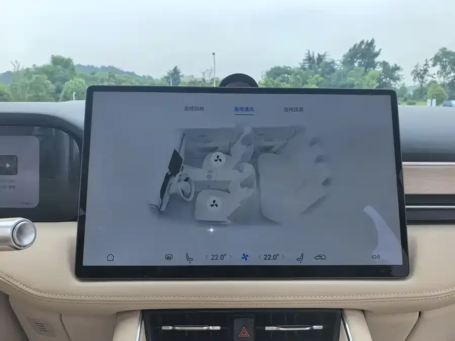 AITO M5 M5 2025 Extended Range Ultra 4WD Edition 2025 — миниатюра 4