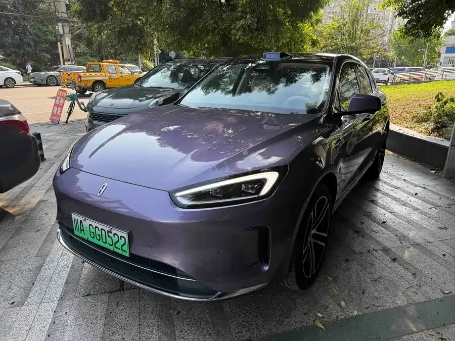 AITO M5 M5 2025 Extended Range Ultra 4WD Edition 2025 — фото 1, купить с доставкой в Москву