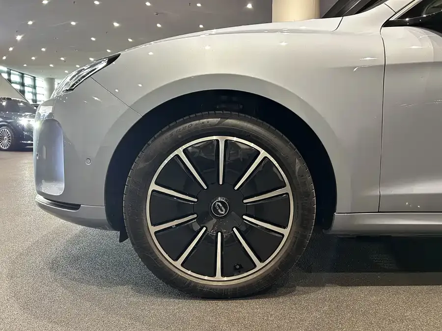 AITO M5 M5 2022 Extended Range 4WD Flagship Edition 2022 — миниатюра 2