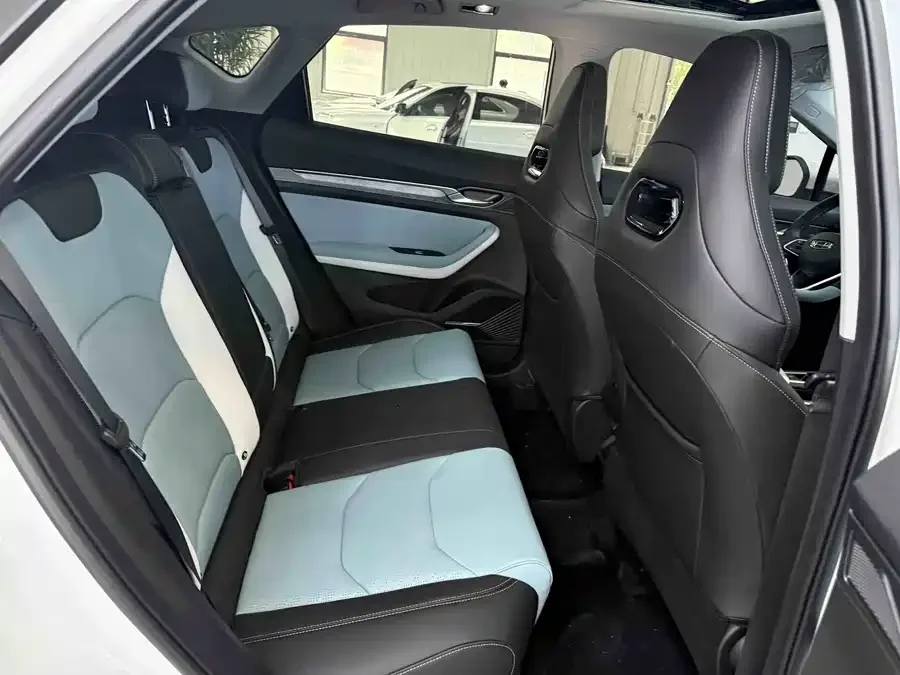 Geely Emgrand S Emgrand S 2022 1.4T CVT Crossover Player Edition 2023 — миниатюра 5