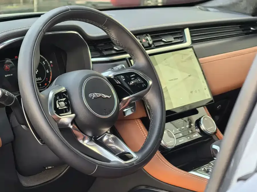 Jaguar F-Pace 2024 P250 R-Dynamic HSE 2023 — миниатюра 2