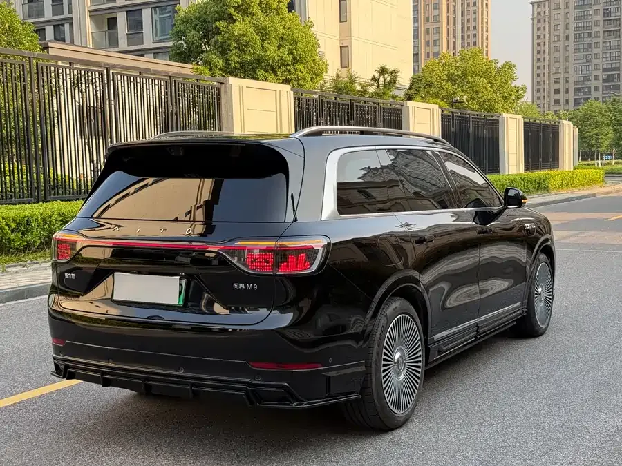 AITO M9 Wenjie M9 2025 Extended Range Ultra Edition 52kWh 6-Seat Version (192-line LiDAR) 2025 — миниатюра 2