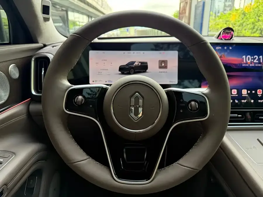 AITO M9 Wenjie M9 2025 Extended Range Ultra Edition 52kWh 6-Seat Version (192-line LiDAR) 2025 — миниатюра 4