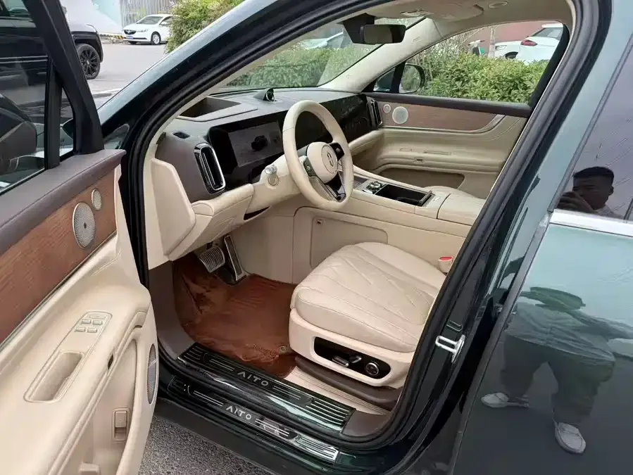 AITO M9 M9 2024 Extended Range Ultra Edition 42kWh 6-seater Edition 2024 — миниатюра 2
