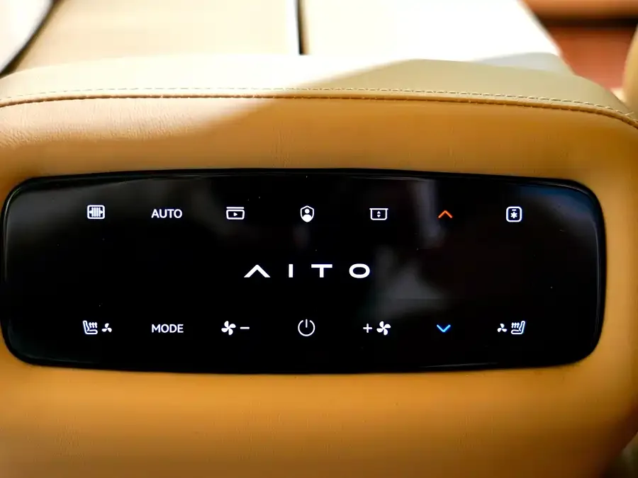 AITO M9 Wenjie M9 2024 Extended Range Ultra Edition 52kWh 5-seater Edition 2025 — миниатюра 3