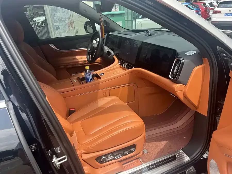 AITO M9 M9 2024 Extended Range Ultra Edition 42kWh 6-seater Edition 2024 — миниатюра 3