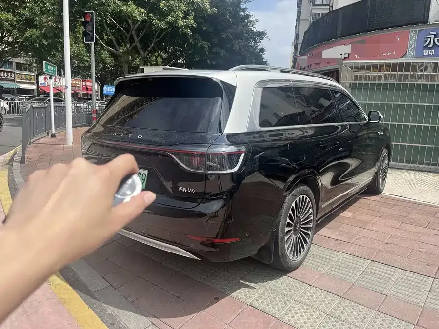 AITO M9 M9 2024 Extended Range Ultra Edition 42kWh 6-seater Edition 2024 — миниатюра 4