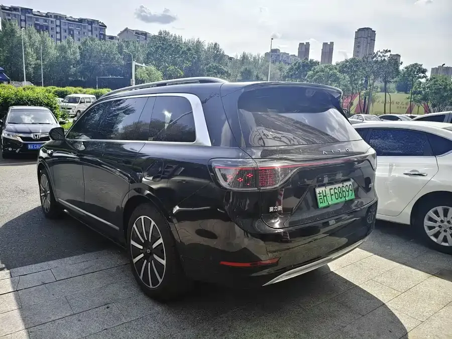 AITO M9 Wenjie M9 2025 Extended Range Ultra Edition 52kWh 6-Seat Version (192-line LiDAR) 2026 — миниатюра 3