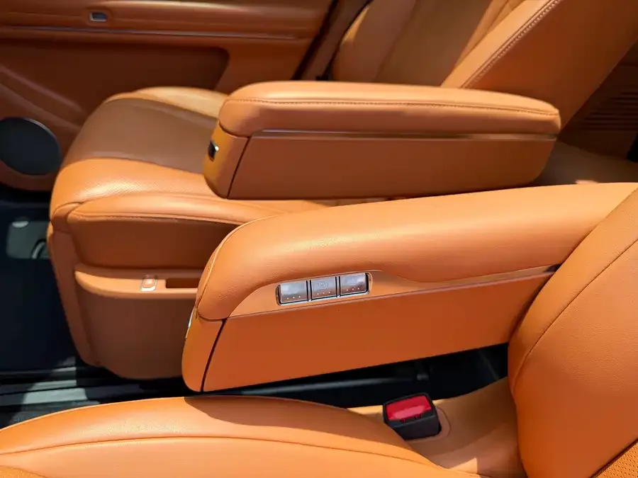 AITO M9 M9 2024 Extended Range Ultra Edition 42kWh 6-seater Edition 2024 — миниатюра 3