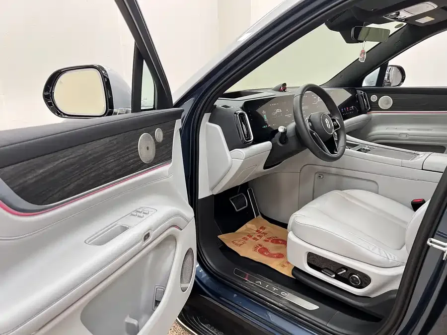 AITO M9 M9 2024 Extended Range Ultra Edition 42kWh 6-seater Edition 2024 — миниатюра 4