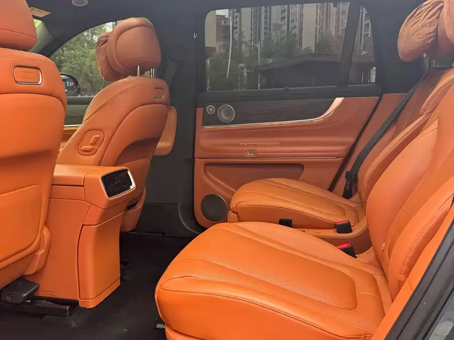 AITO M9 M9 2024 Extended Range Ultra Edition 42kWh 6-seater Edition 2024 — миниатюра 3