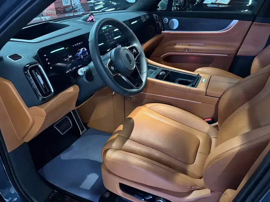 AITO M9 M9 2024 Extended Range Ultra Edition 42kWh 6-seater Edition 2024 — миниатюра 2