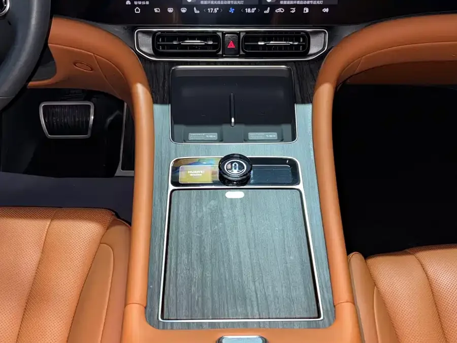 AITO M9 M9 2024 Extended Range Ultra Edition 42kWh 6-seater Edition 2024 — миниатюра 3