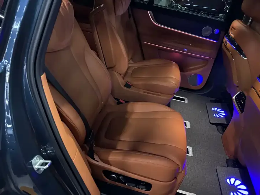 AITO M9 M9 2024 Extended Range Ultra Edition 42kWh 6-seater Edition 2024 — миниатюра 4