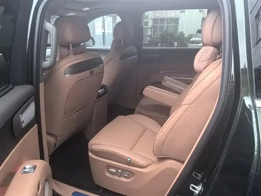 Leapmotor D19 Leapmotor D19 2026 Range Extended 500 Smart Edition Six-Seater 2026 — миниатюра 2