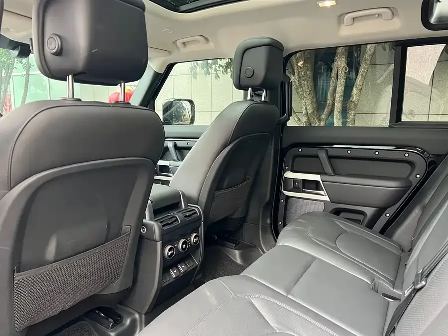 Land Rover guard Land Rover Defender 2024 110 3.0T P400 XS 2023 — миниатюра 4