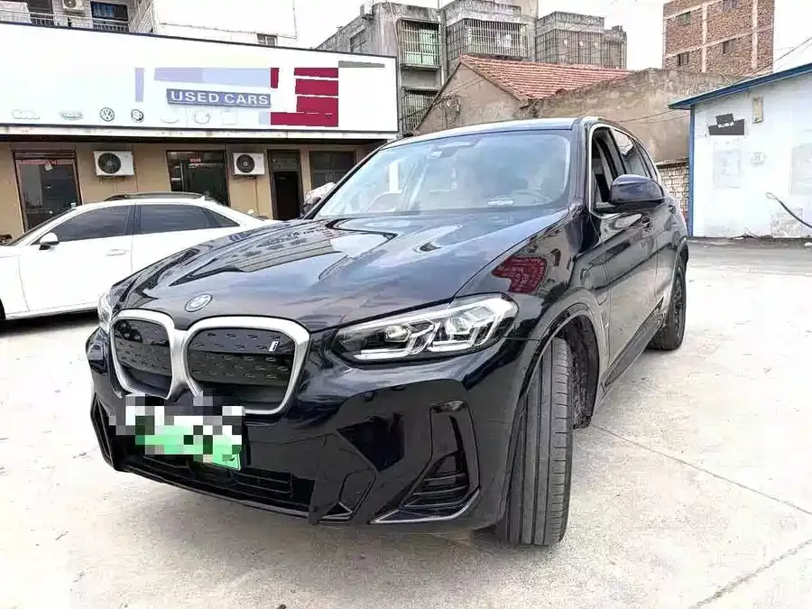 BMW iX3 2024