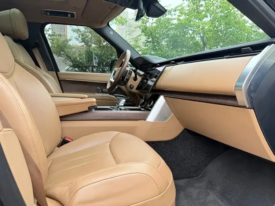 Land Rover Range Rover Range Rover 2023 3.0 L6 400PS Seven-seat Extended Edition 2023 — миниатюра 4