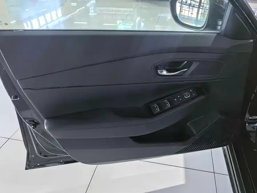 Honda Inspire Insignia 2025 260TURBO Elegant Edition 2026 — миниатюра 2