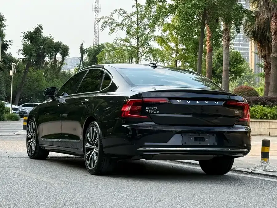 Volvo S90 2024 B5 Zhiyuan Luxury Edition 2024 — миниатюра 2