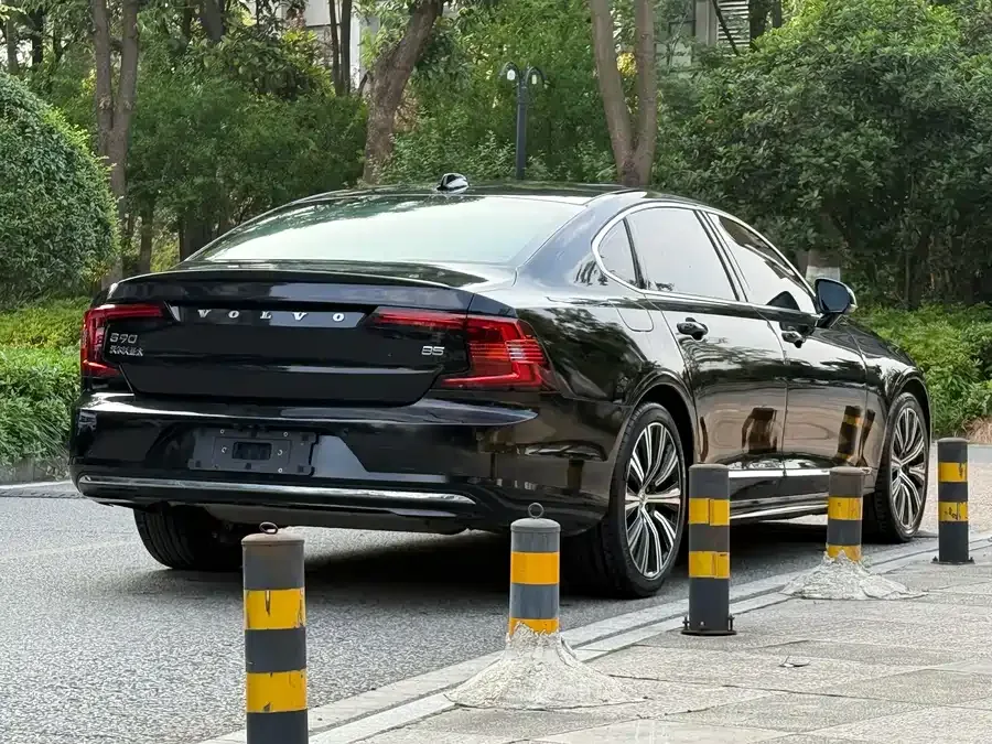 Volvo S90 2024 B5 Zhiyuan Luxury Edition 2024 — миниатюра 3