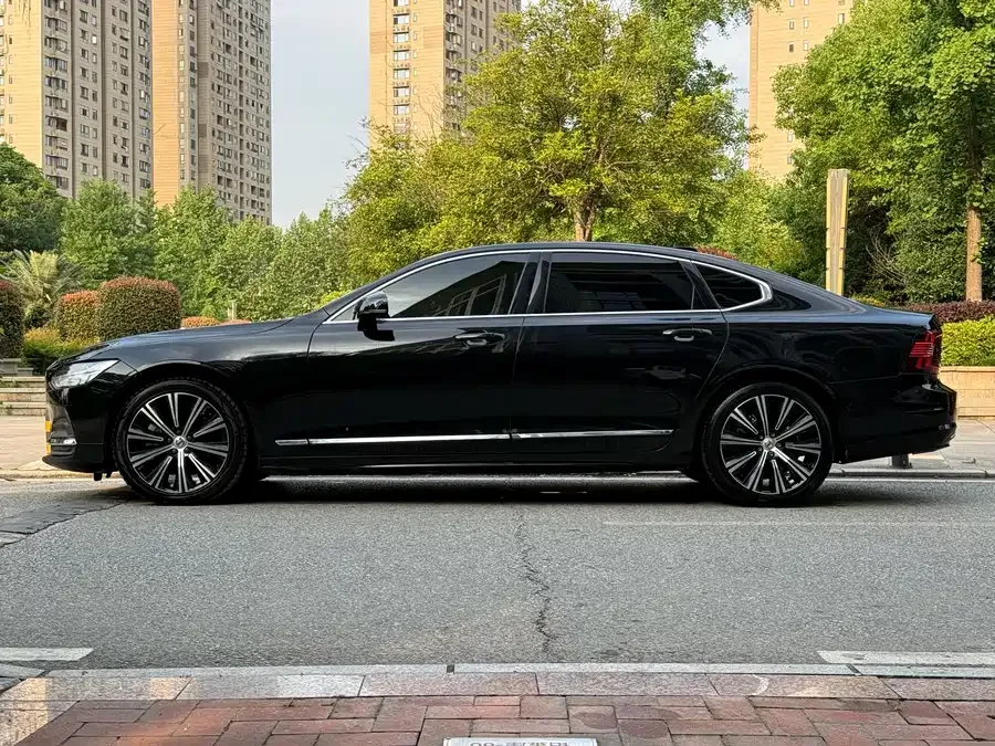 Volvo S90 2024 B5 Zhiyuan Luxury Edition 2024 — миниатюра 4