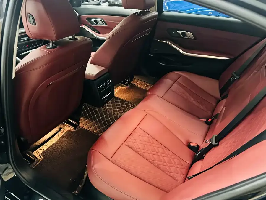 BMW 3 Series 2026 BMW 3 Series 330Li M Sport Shadow Edition 2025 — миниатюра 4