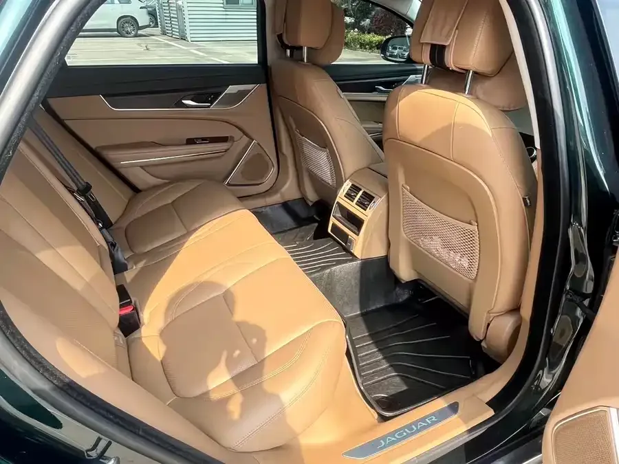 Jaguar XFL 2024 2.0T P250 2WD Luxury Edition 2024 — миниатюра 5