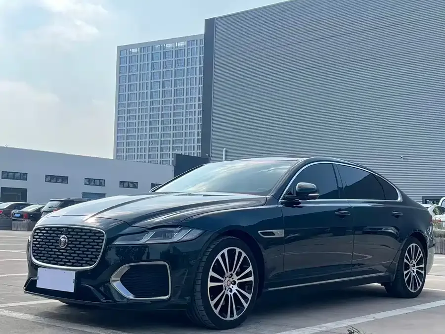 Jaguar XFL 2024 2.0T P250 2WD Luxury Edition 2024 — фото 1, купить с доставкой в Москву