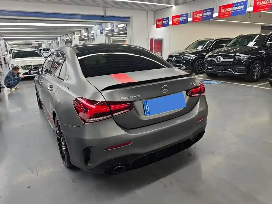 Mercedes-Benz A-Class AMG Mercedes-Benz A-Class AMG 2021 AMG A 35 L 4MATIC Blazing Night Special Edition 2022 — миниатюра 4