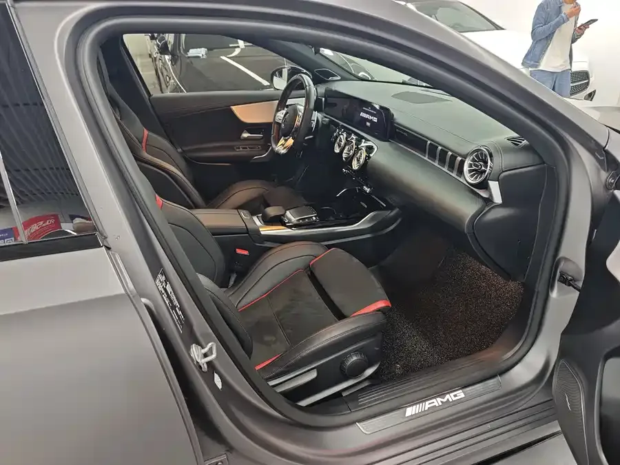 Mercedes-Benz A-Class AMG Mercedes-Benz A-Class AMG 2021 AMG A 35 L 4MATIC Blazing Night Special Edition 2022 — миниатюра 5