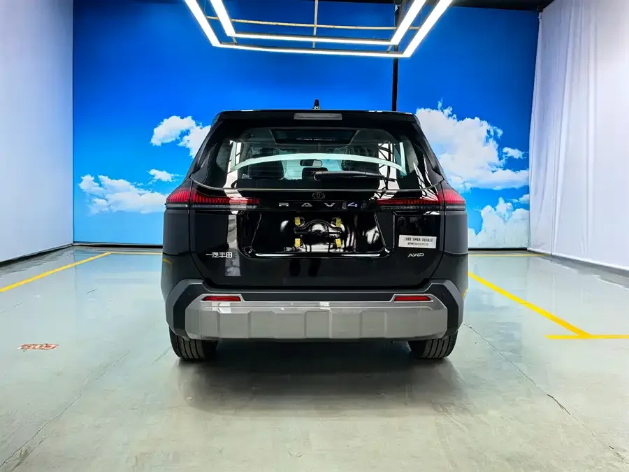 Toyota RAV4 2026 RAV4 2.0L AWD Luxury Edition 2026 — миниатюра 2