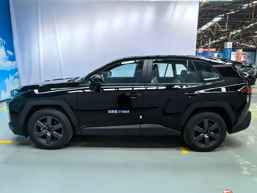 Toyota RAV4 2026 RAV4 2.0L AWD Luxury Edition 2026 — миниатюра 3