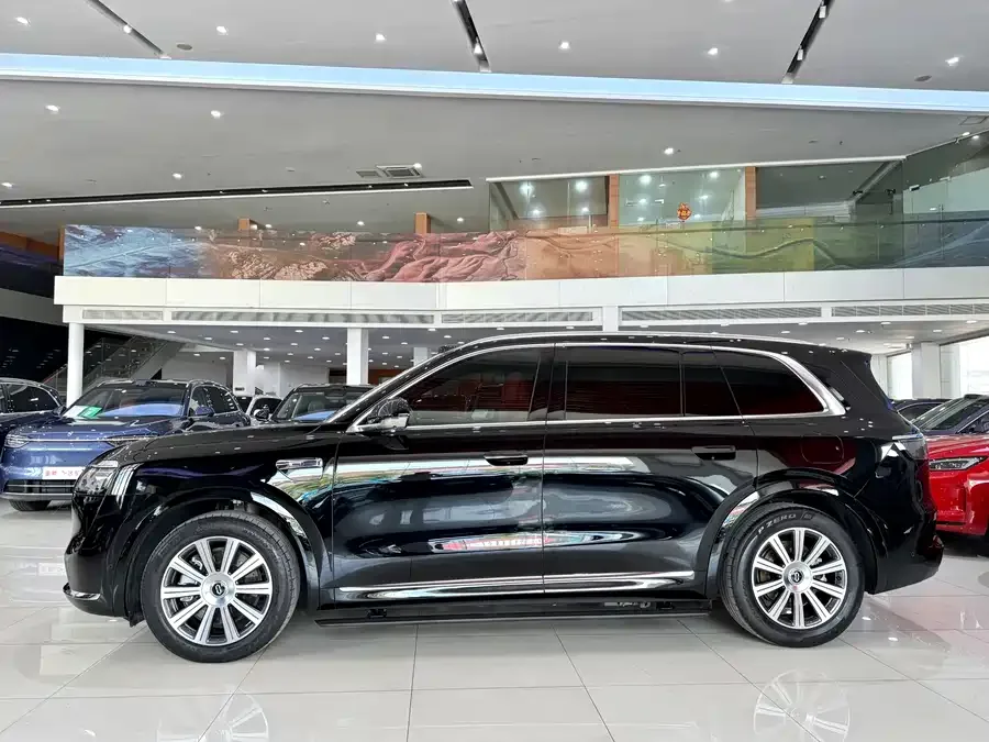 AITO M8 Wenjie M8 2025 Extended Range Max Edition 37kWh 6-Seater (192-line LiDAR) 2025 — миниатюра 2