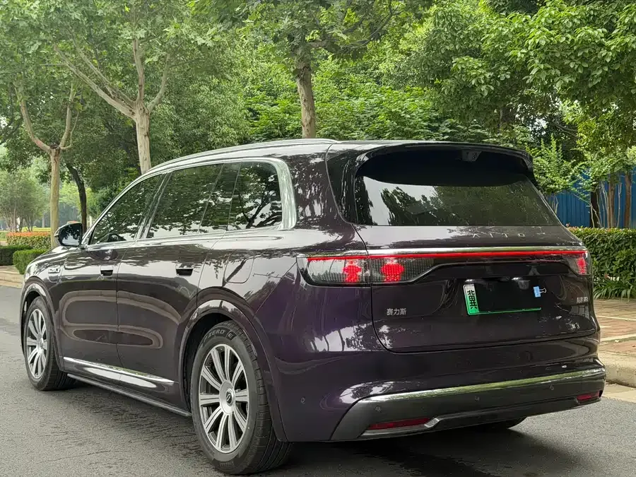 AITO M8 Wenjie M8 2025 Extended Range Max+ Version 53.4kWh 6-Seater (192-line LiDAR) 2026 — миниатюра 4