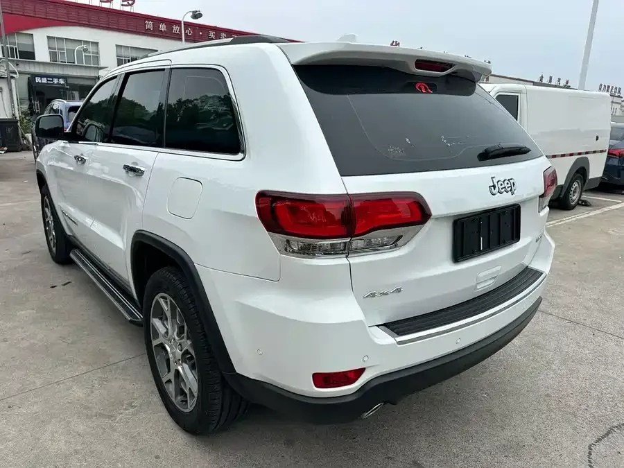 Jeep Grand Cherokee Grand Cherokee (Imported) 2021 3.0L 80th Anniversary Edition 2022 — миниатюра 2