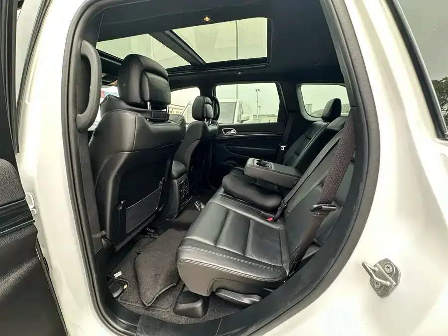 Jeep Grand Cherokee Grand Cherokee (Imported) 2021 3.0L 80th Anniversary Edition 2022 — миниатюра 3
